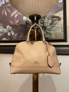 Coach, please check all picture of condition